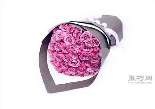 You must know the meaning of sending 36 roses on Valentines Day. The flower language of 36 roses