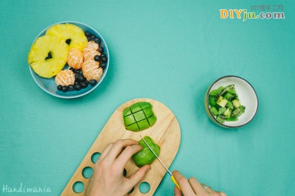 Teach you how to make a creative fruit platter. How to make a creative fruit platter with a Christmas tree.