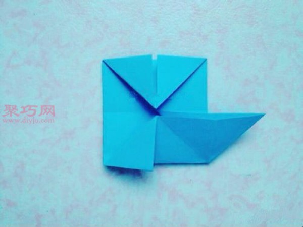 Illustration of how to fold a simple three-dimensional paper flower ball. How to make DIY origami flower ball.