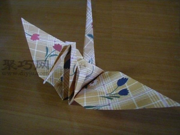 Let’s learn to fold a paper crane together. Illustration of how to fold a paper crane.