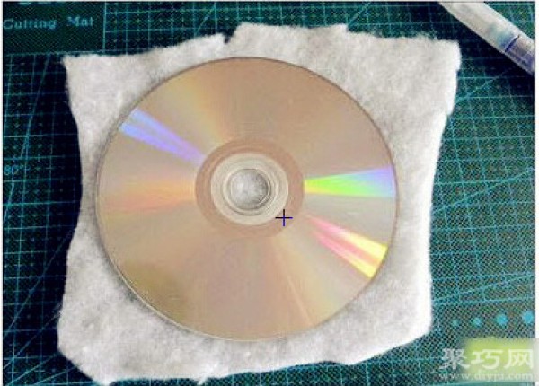 CD coaster tutorial teaches you how to make simple coasters by hand using waste CDs