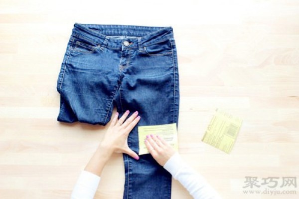 diy holes in old jeans simple distressed jeans tutorial