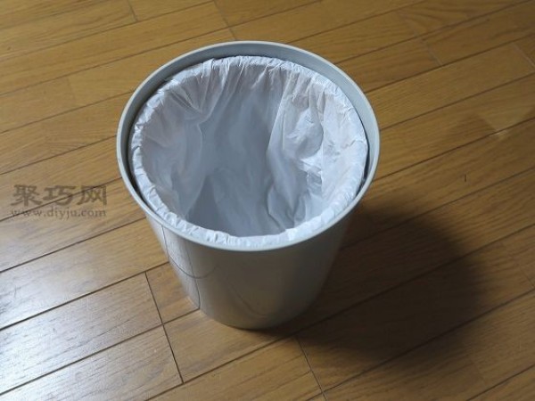 Tips for fixing plastic bags in trash cans to make your trash can no longer messy