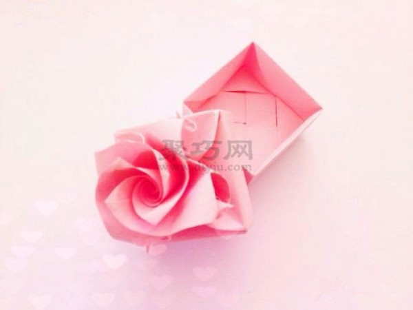 Illustration of how to fold a rose box. Teach you how to fold a rose box.