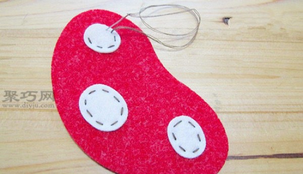 Handmade fabric key bag tutorial teaches you how to DIY fabric key bag