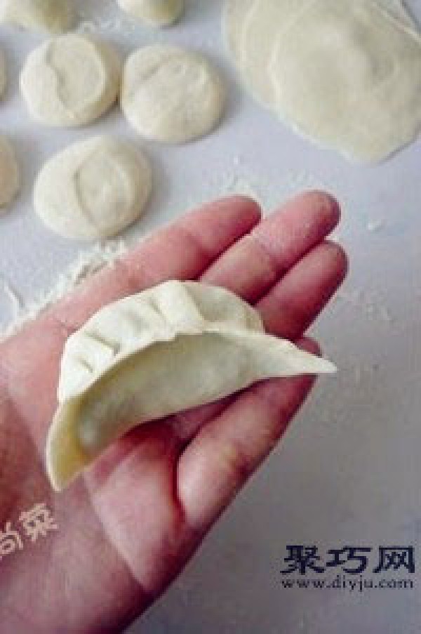 How to make fresh leek and egg dumplings. How to cook delicious leek dumplings.