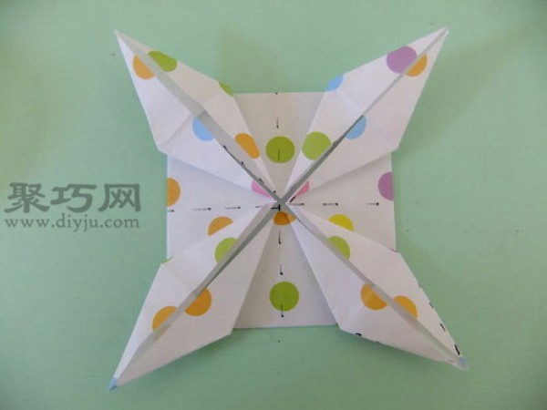 Three-dimensional bouquet origami illustrated tutorial teaches you how to make origami bouquets by hand