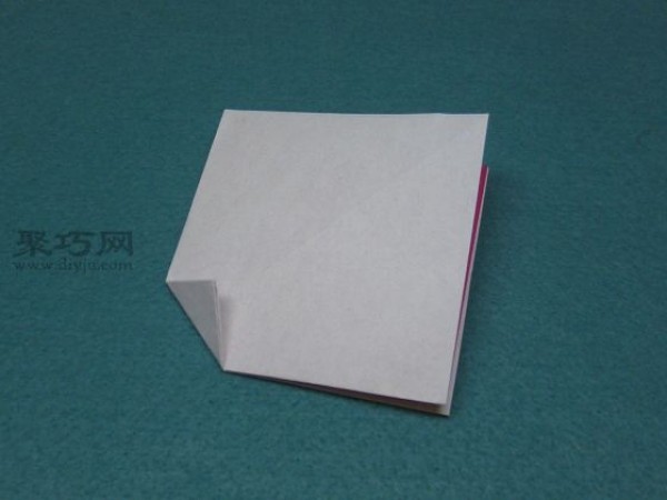 How to fold the simplest bow? Let’s look at the illustrations of the steps of bow origami.