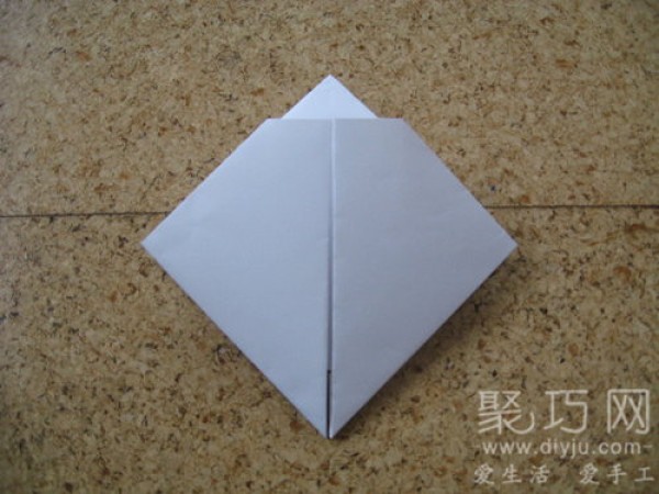 How to fold a heart-shaped love letter. Illustration of how to fold a heart-shaped love letter.