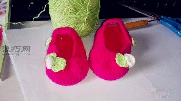 Crochet baby shoes tutorial teaches you how to knit baby shoes