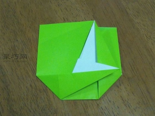 Kindergarten origami handmade tutorial: Use origami to make cute cartoon medals