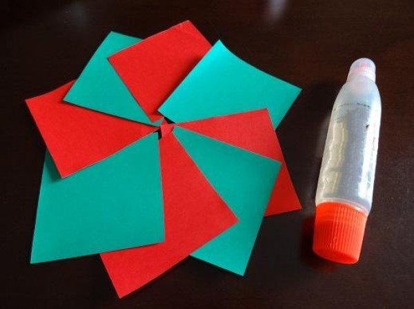 Tutorial on making Christmas origami eight-pointed star How to make small Christmas decorations through origami