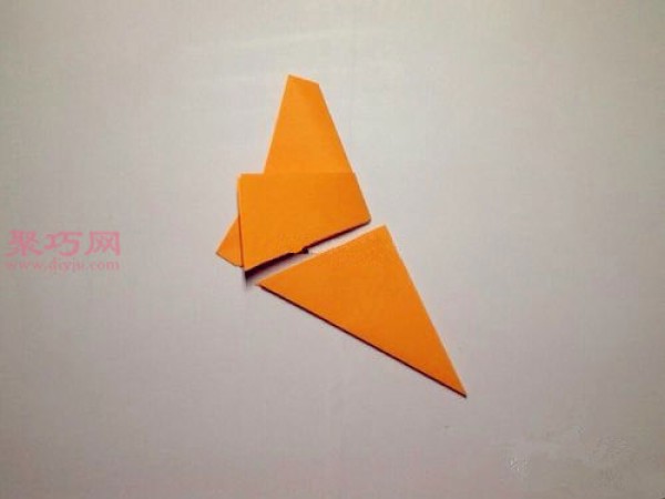 Illustrated tutorial on the regular pentagon origami method. Teach you how to fold a regular pentagon with paper.