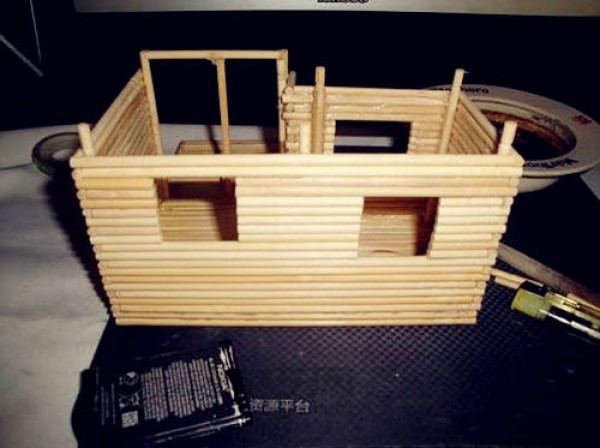 Illustrated tutorial for hand-making a small house using disposable chopsticks diy wooden house