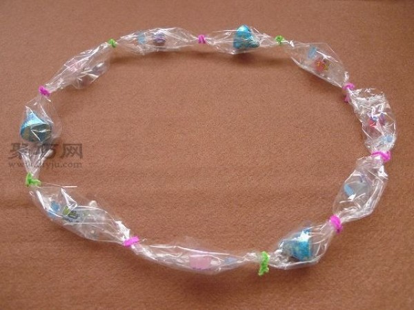 A simple DIY tutorial for candy bracelets. Let’s learn how to make fun crystal bracelets together.