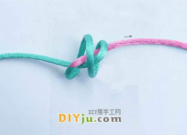 Illustrated tutorial on how to braid Chinese knots with double links