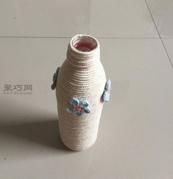 Make a fresh and artistic small vase with Nongfu Spring mineral water bottle in a few simple steps