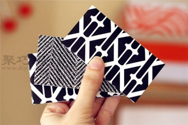 Illustrated tutorial on handmade origami wallet. Teach you how to make an origami wallet.