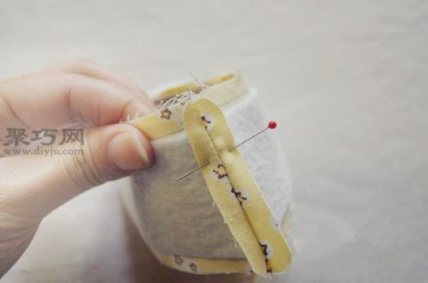 Fabric handmade baby shoes tutorial teaches you how to make baby toddler shoes