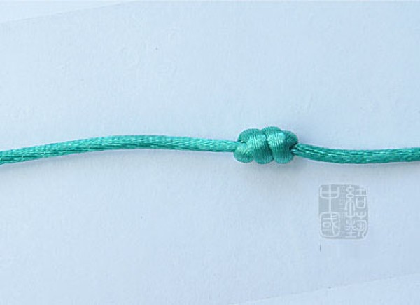 Tutorial on how to tie the Chinese Knot and the Peruvian Knot: Learn how to tie the Peruvian Knot