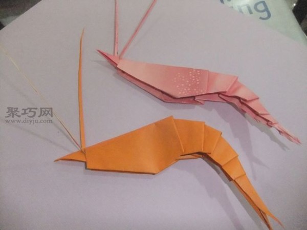 Tutorial on how to make a simple origami shrimp using a piece of paper