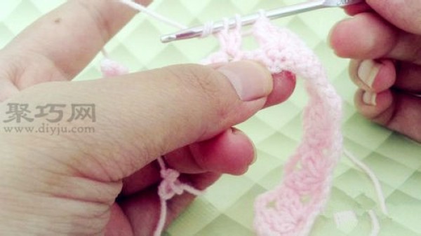 Simple crochet stitches: illustration of date needle crochet