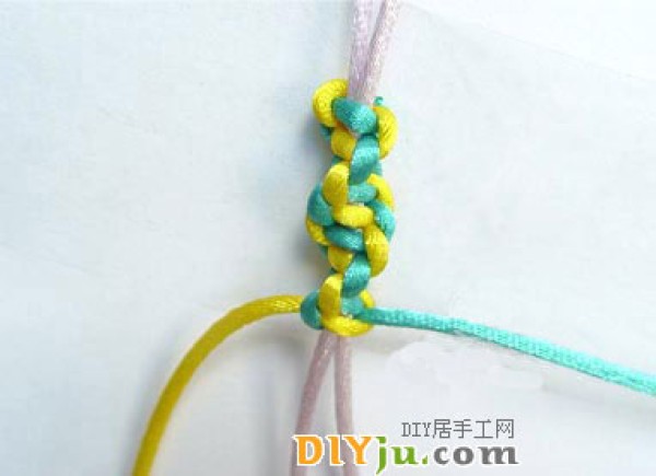 Illustrated tutorial on the flat knot method of Chinese knots