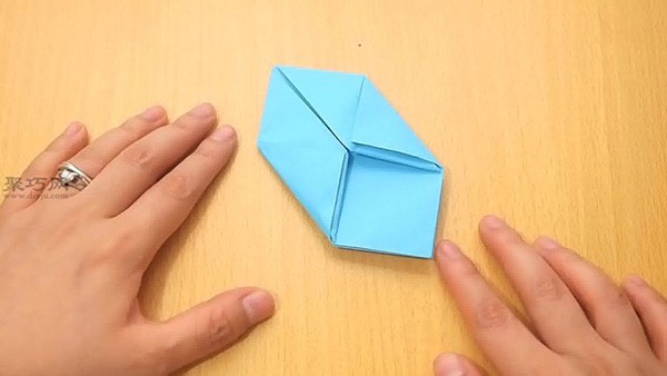 Illustrated tutorial on handmade origami balloons. Teach you how to fold three-dimensional paper balloons.