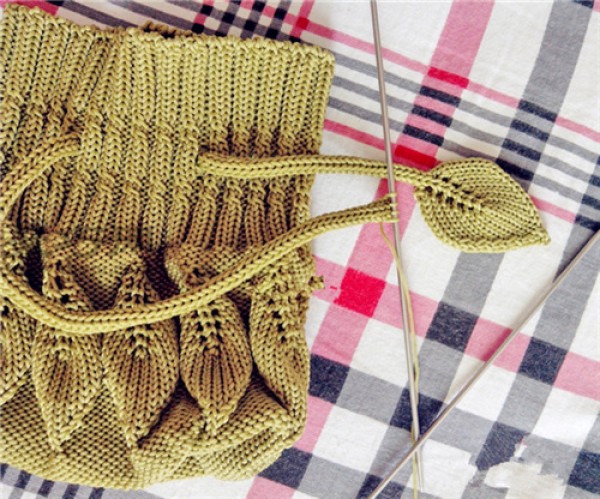 Wool knitting bag tutorial, stick needle hand knitting handbag illustration