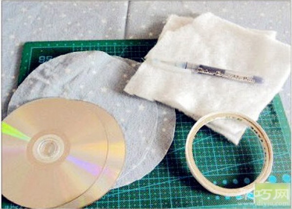 CD coaster tutorial teaches you how to make simple coasters by hand using waste CDs