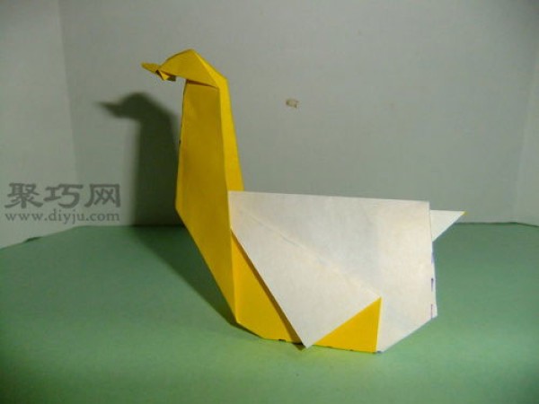 How to fold a paper swan Three-dimensional swan folding method