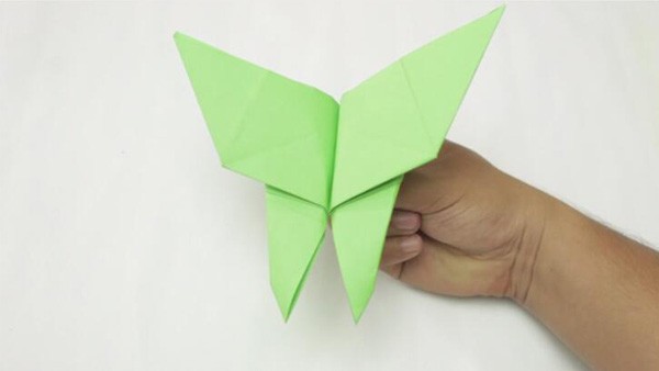 Illustrated tutorial for making handmade origami butterflies. Teach you how to make origami butterflies with paper.