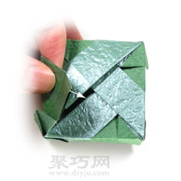 Simple origami illustration of a square box with lid