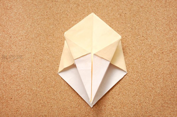 Illustration of how to fold a star box. How to fold a small gift box with four corners.