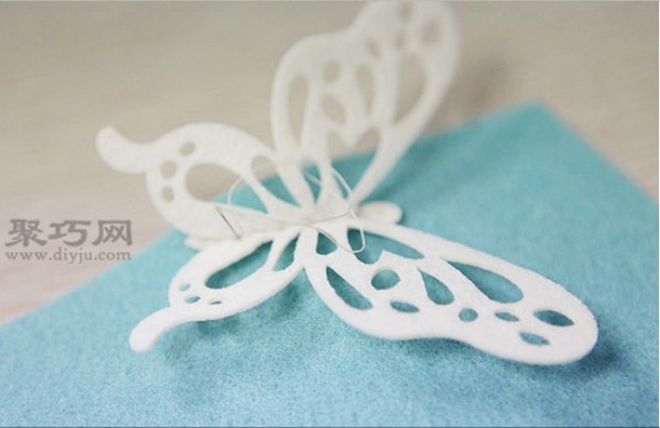 Simple 6-step DIY butterfly-shaped toilet paper hanging storage bag