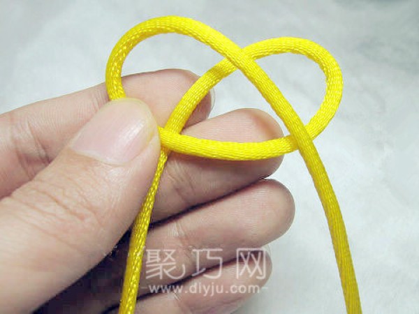 Illustrated tutorial on how to knit a Chinese knot - a single-thread double-money knot