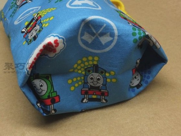 Tutorial on making handmade cartoon coin purse with pictures and texts. Teach you how to DIY a practical cartoon drawstring bag.