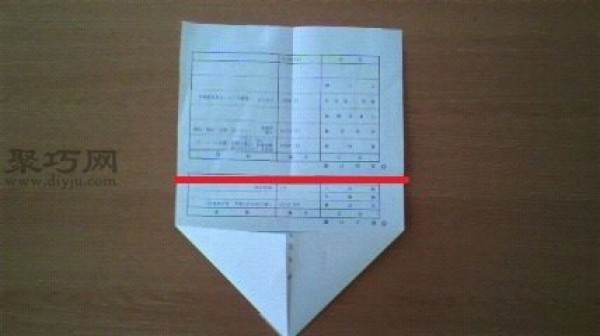 The simplest illustrated tutorial on how to fold a paper airplane