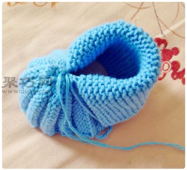 Knitting method of baby shoes with stick stitch. Teach you how to knit baby shoes with wool.