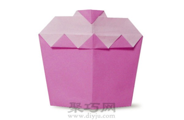 Simple tutorial on handmade origami cake for children