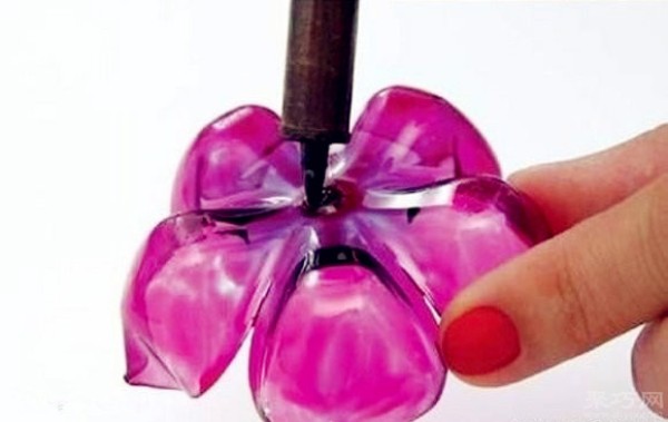 How to turn plastic bottles into treasure by hand-making exquisite plastic artificial flowers