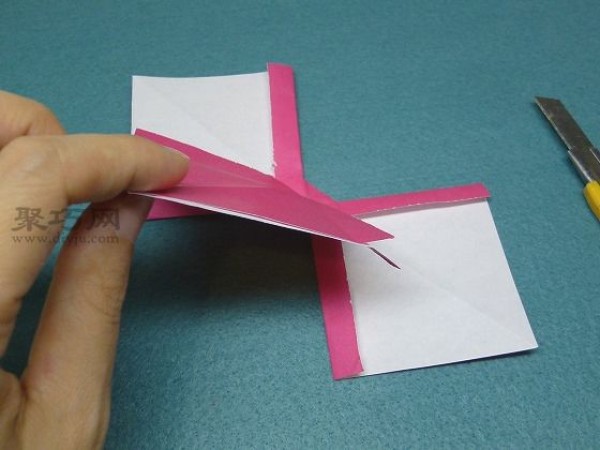 How to fold the simplest bow? Let’s look at the illustrations of the steps of bow origami.