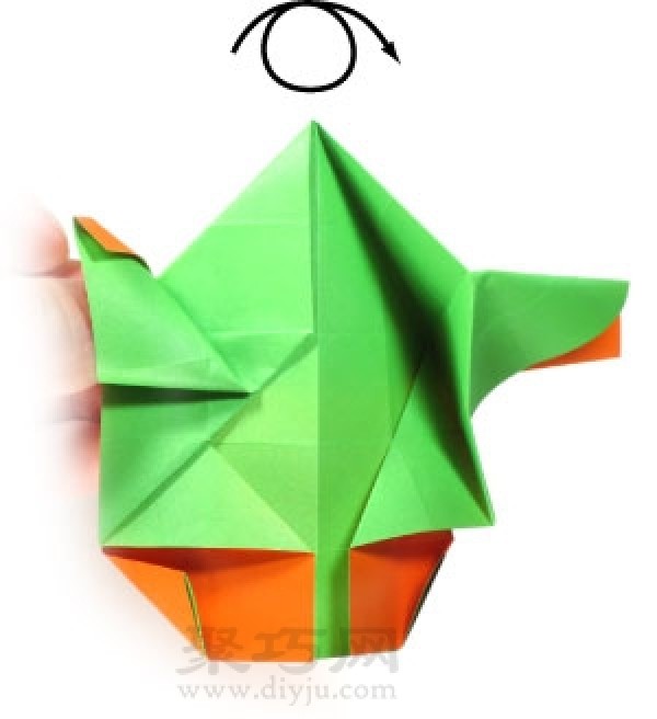 Illustration of how to fold the face of the origami elf