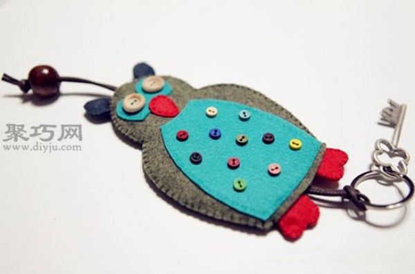 DIY owl key bag tutorial for handmade super cute fabric pendants