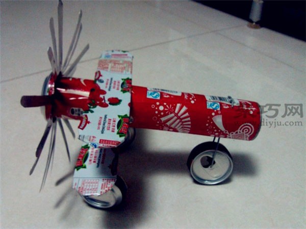 How to make a can airplane. How to make a propeller airplane from a can.