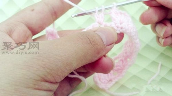 Simple crochet stitches: illustration of date needle crochet