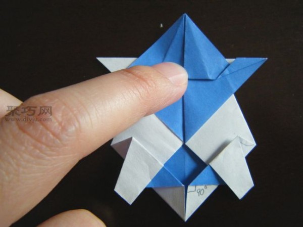 Childrens small animal origami tutorial teaches you how to fold a 3D turtle