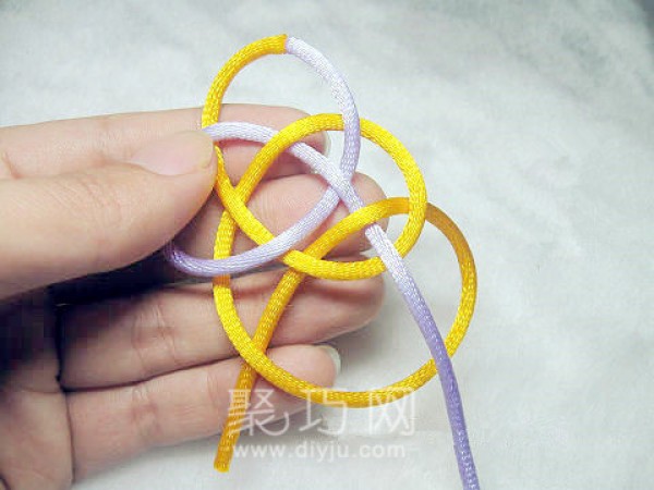 Illustrated tutorial on how to braid the Chinese plum blossom knot