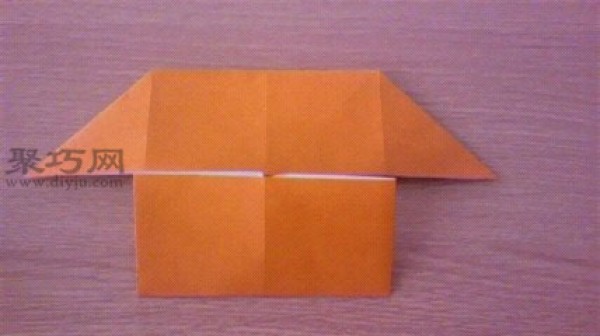 How to make a super simple paper house. Fold the home in your childhood