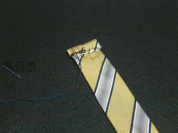 Lazy Tie DIY: Creative Button Tie Transformation Tutorial